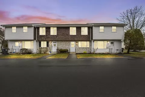 945 Riverside Dr #1C, Methuen, MA 01844