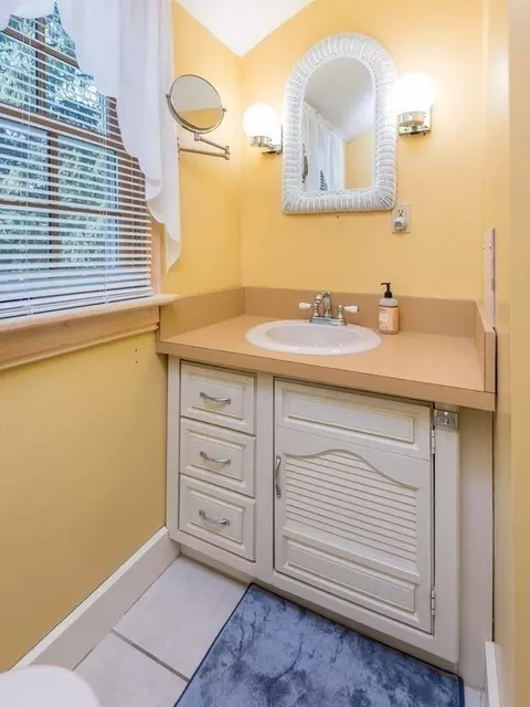 Bath - 85 Prudential Rd, Worcester, MA 01606 photo 4 of 4