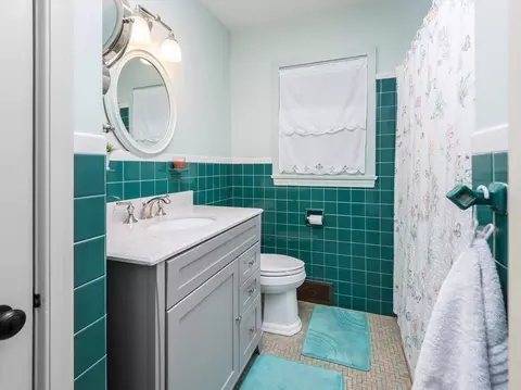 Bath - 85 Prudential Rd, Worcester, MA 01606 photo 2 of 4