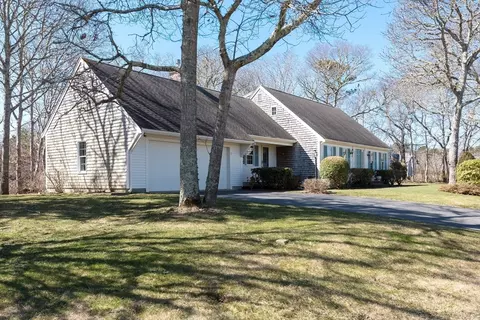 2 Tracy Ln, Harwich, MA 02645
