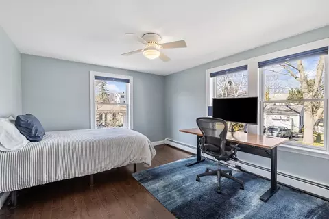 Bedroom - 9 Beach St, Marblehead, MA 01945 photo 3 of 7