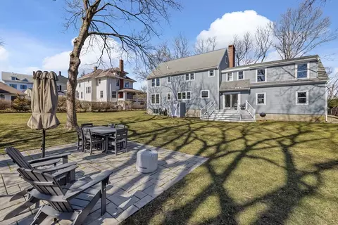 Exterior - 9 Beach St, Marblehead, MA 01945 photo 3 of 4