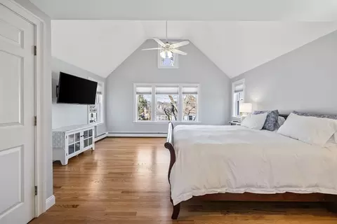Bedroom - 9 Beach St, Marblehead, MA 01945 photo 7 of 7