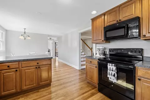 Kitchen - 9 Beach St, Marblehead, MA 01945 photo 2 of 2
