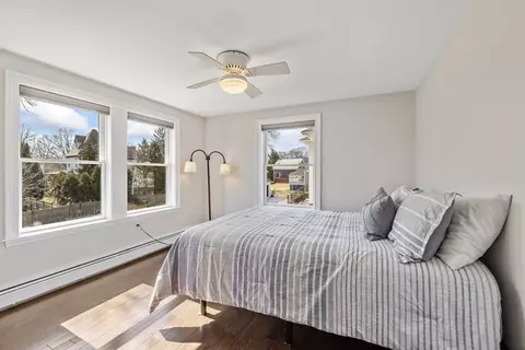 Bedroom - 9 Beach St, Marblehead, MA 01945 photo 2 of 7