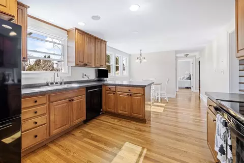 Kitchen - 9 Beach St, Marblehead, MA 01945 photo 1 of 2