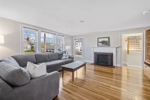Living - 9 Beach St, Marblehead, MA 01945 photo 1 of 3