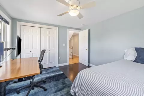 Bedroom - 9 Beach St, Marblehead, MA 01945 photo 4 of 7