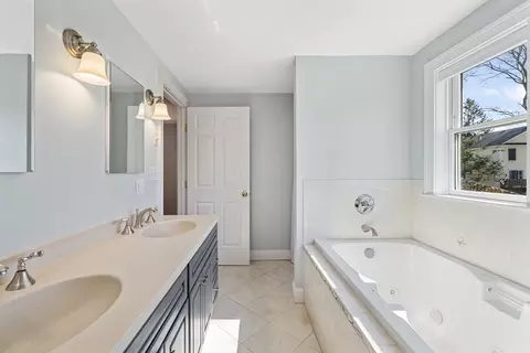 Bath - 9 Beach St, Marblehead, MA 01945 photo 2 of 2
