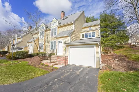 37 Oak Knl #37, North Attleboro, MA 02760