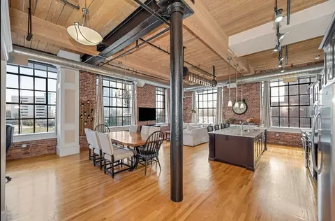 491 Dutton St #302, Lowell, MA 01854