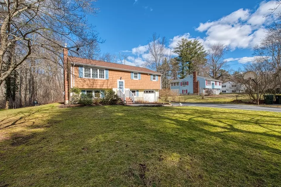 10 Colby Rd, Bridgewater, MA 02324 42 Photos Movoto