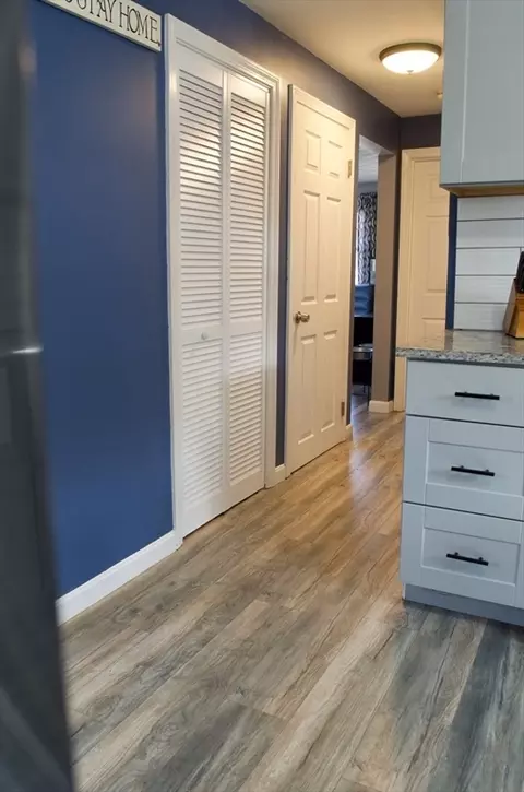 Entry Way - 1 Mann St, Blackstone, MA 01504 photo 1 of 2
