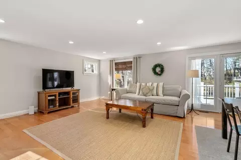 93 Pine St, Walpole, MA 02081 photo 3