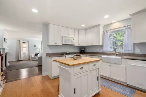 93 Pine St, Walpole, MA 02081 photo 7