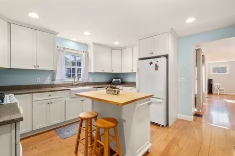 93 Pine St, Walpole, MA 02081 photo 8