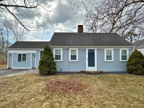 43 Pond St, Yarmouth, MA 02664