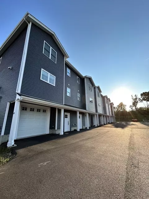 60 Garside St #3, Fall River, MA 02720