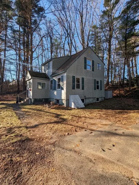 16 Highland St, Hamilton, MA 01982