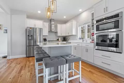 8 Nettie Way, Londonderry, NH 03053