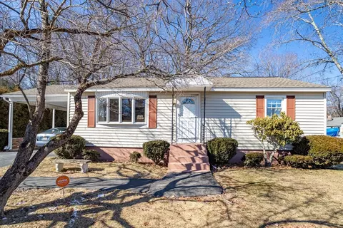 15 Phillips Rd, Leominster, MA 01453