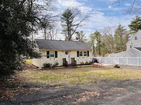 4 Diamond Ave, Lakeville, MA 02347
