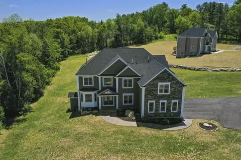 4 Falcon Dr, Shrewsbury, MA 01545