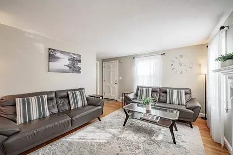 Living - 258 Ashley St, West Springfield, MA 01089 photo 4 of 5