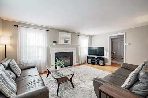 Living - 258 Ashley St, West Springfield, MA 01089 photo 3 of 5