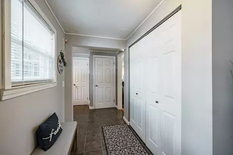 Entry Way - 258 Ashley St, West Springfield, MA 01089 photo 2 of 4