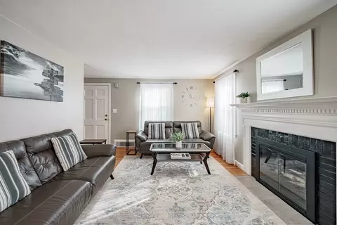 Living - 258 Ashley St, West Springfield, MA 01089 photo 1 of 5