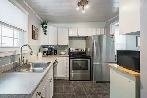 Kitchen - 258 Ashley St, West Springfield, MA 01089 photo 2 of 3