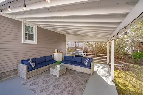 Exterior - 258 Ashley St, West Springfield, MA 01089 photo 7 of 11