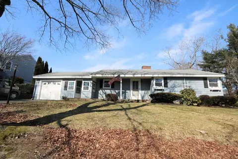 10 William Rd, Marblehead, MA 01945