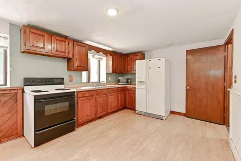 Kitchen - 229 Lake Ave, Wareham, MA 02538 photo 3 of 3