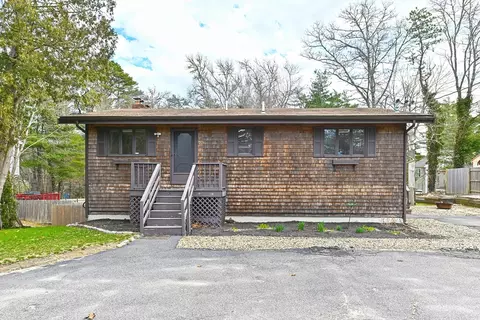 229 Lake Ave, Wareham, MA 02538