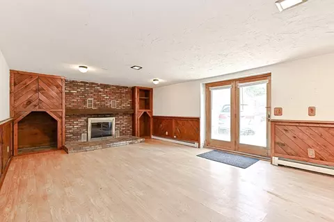 Living - 229 Lake Ave, Wareham, MA 02538 photo 2 of 6