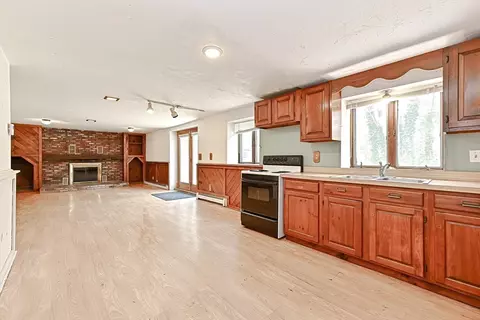 Living - 229 Lake Ave, Wareham, MA 02538 photo 3 of 6