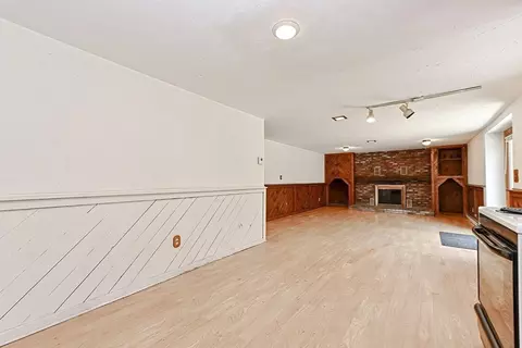 Living - 229 Lake Ave, Wareham, MA 02538 photo 5 of 6