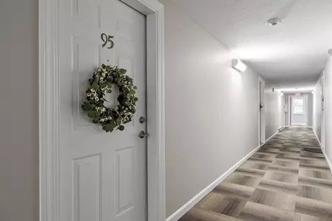 95 Heritage Dr #95, Whitinsville, MA 01588