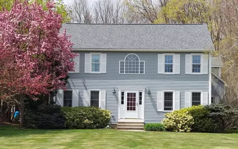 35 Stewart St, Franklin, MA 02038