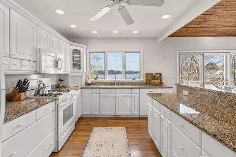Kitchen - 13 Sand Dollar Ln, Mashpee, MA 02649 photo 4 of 5