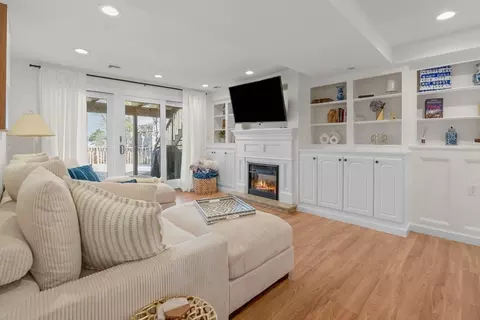 Living - 13 Sand Dollar Ln, Mashpee, MA 02649 photo 4 of 5