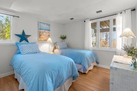 Bedroom - 13 Sand Dollar Ln, Mashpee, MA 02649 photo 4 of 9
