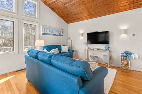 Living - 13 Sand Dollar Ln, Mashpee, MA 02649 photo 2 of 5