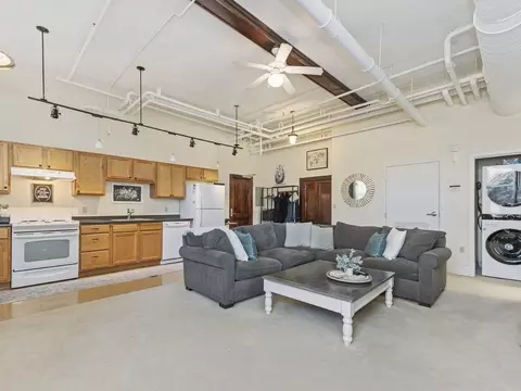 948 Main St #102, Waltham, MA 02453
