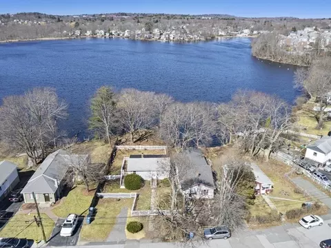 28 Hiawatha Ave, Waltham, MA 02451