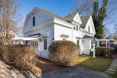 40 Main St #3, Falmouth, MA 02540