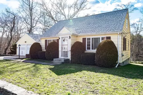 32 Staples Ln, Blackstone, MA 01504