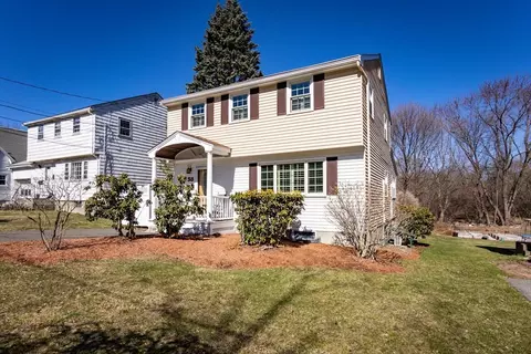 38 Grapevine Ave, Lexington, MA 02421